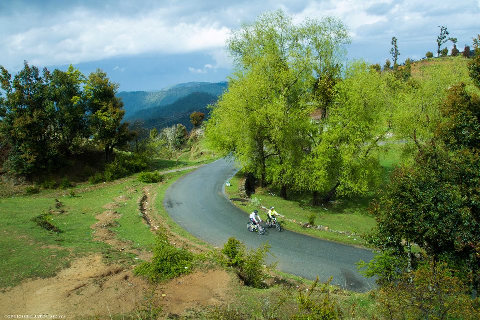 Photo of Pedal your way across the Kumaon Hills 8/10 by jatin lodaya