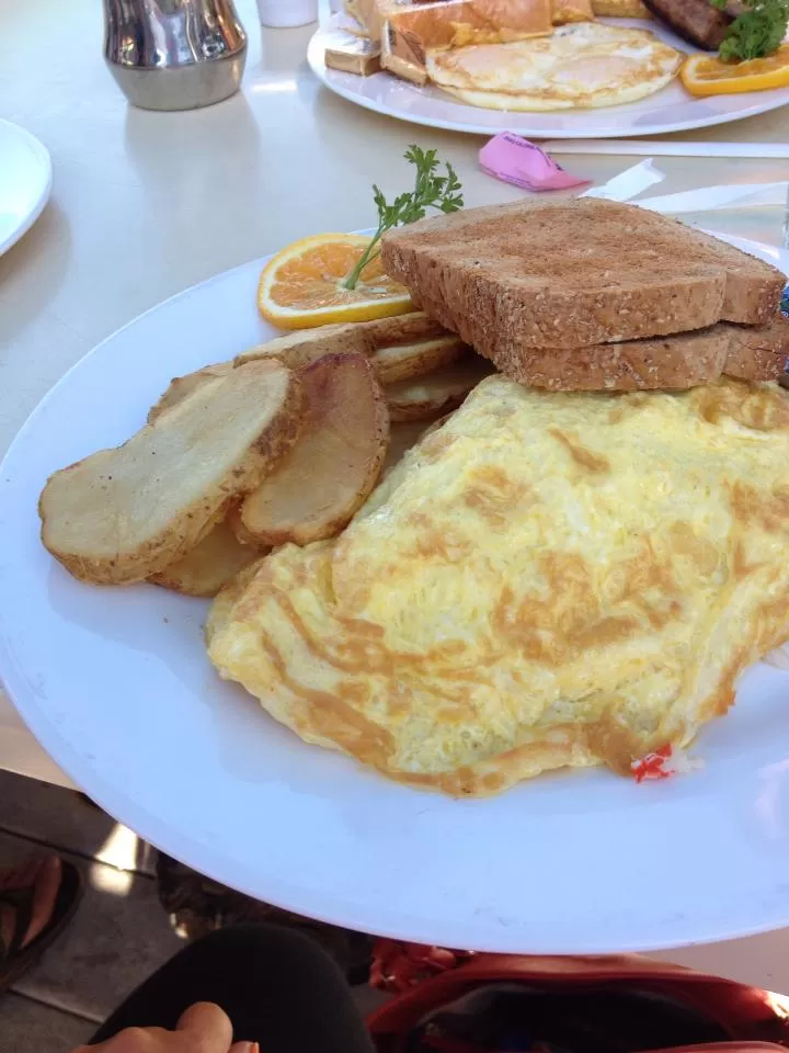 Photo of Greeter's Corner Restaurant, South Coast Highway, Laguna Beach, CA, United States by Daisy