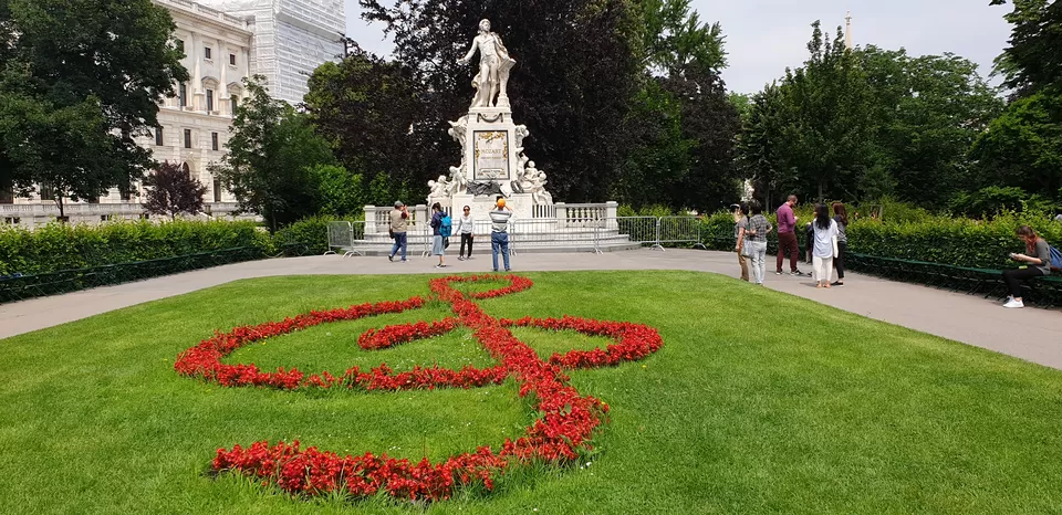 Photo of Hofburg, Vienna, Austria by Mansi
