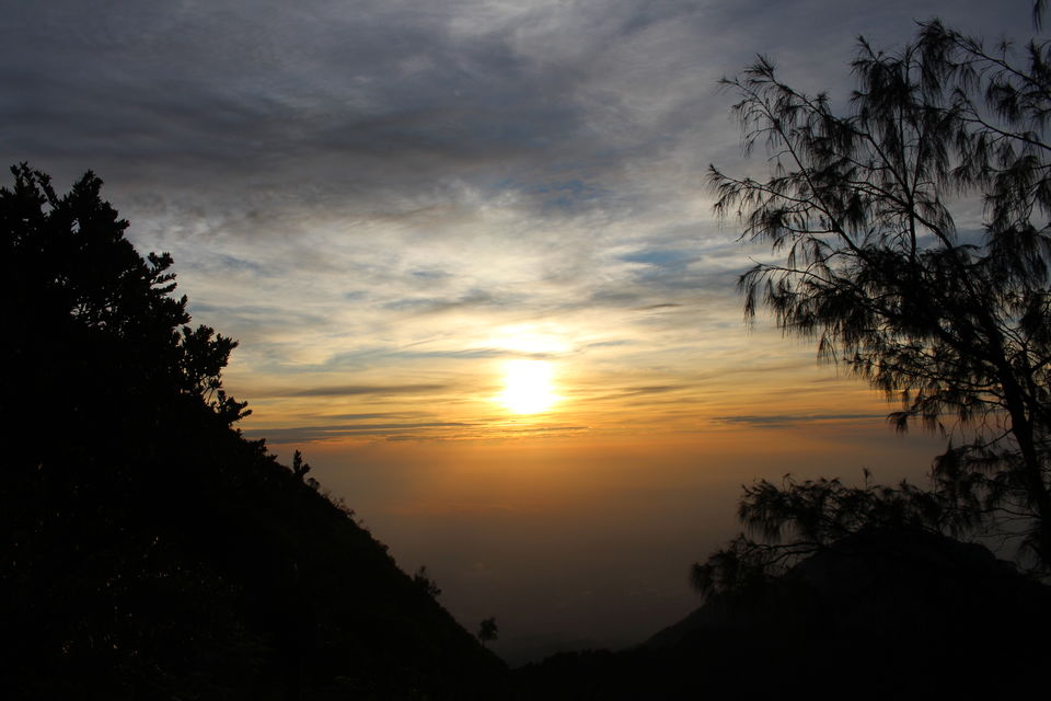 Photo of Mountain point of view. 8/14 by Nur Syahirah