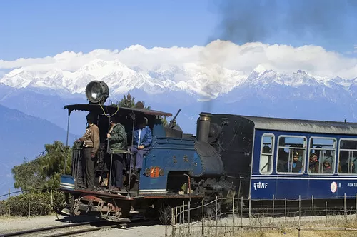 Photo of Darjeeling Himalayan Railway, Darjeeling, West Bengal, India by Shoyeta chatterjee