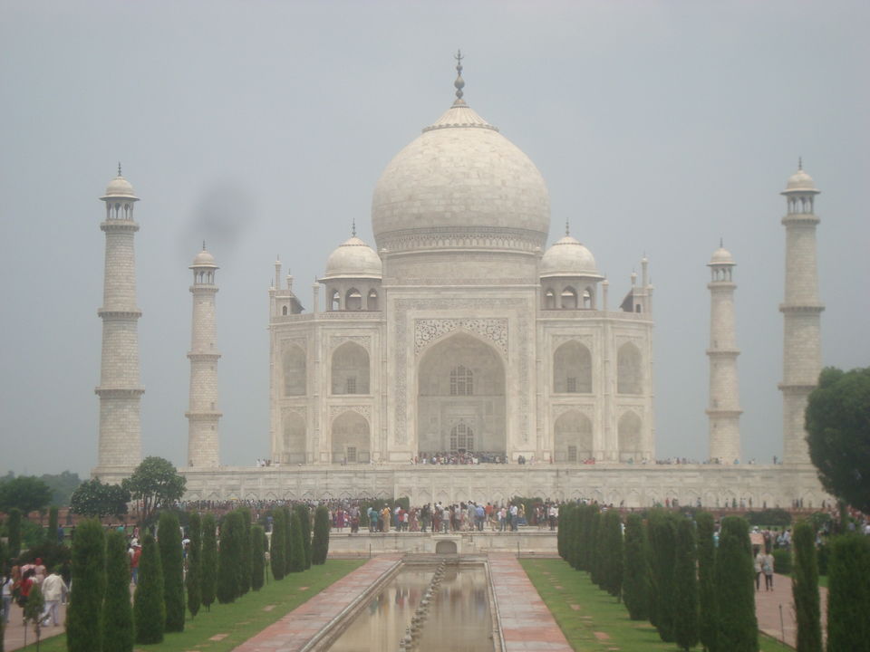 Photo of Taj Mahal, Agra, Uttar Pradesh, India by Shoyeta chatterjee