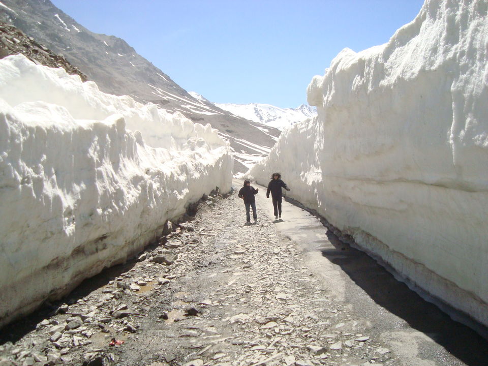 Photo of Kunzum Pass, Dhar Thachakarpo, Himachal Pradesh, India by Shoyeta chatterjee