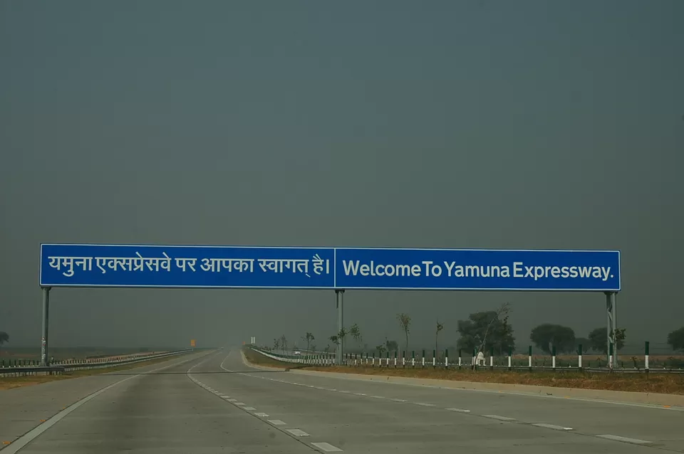 Photo of Yamuna Expressway, Sector 6, Noida, Uttar Pradesh, India by Rohith T V