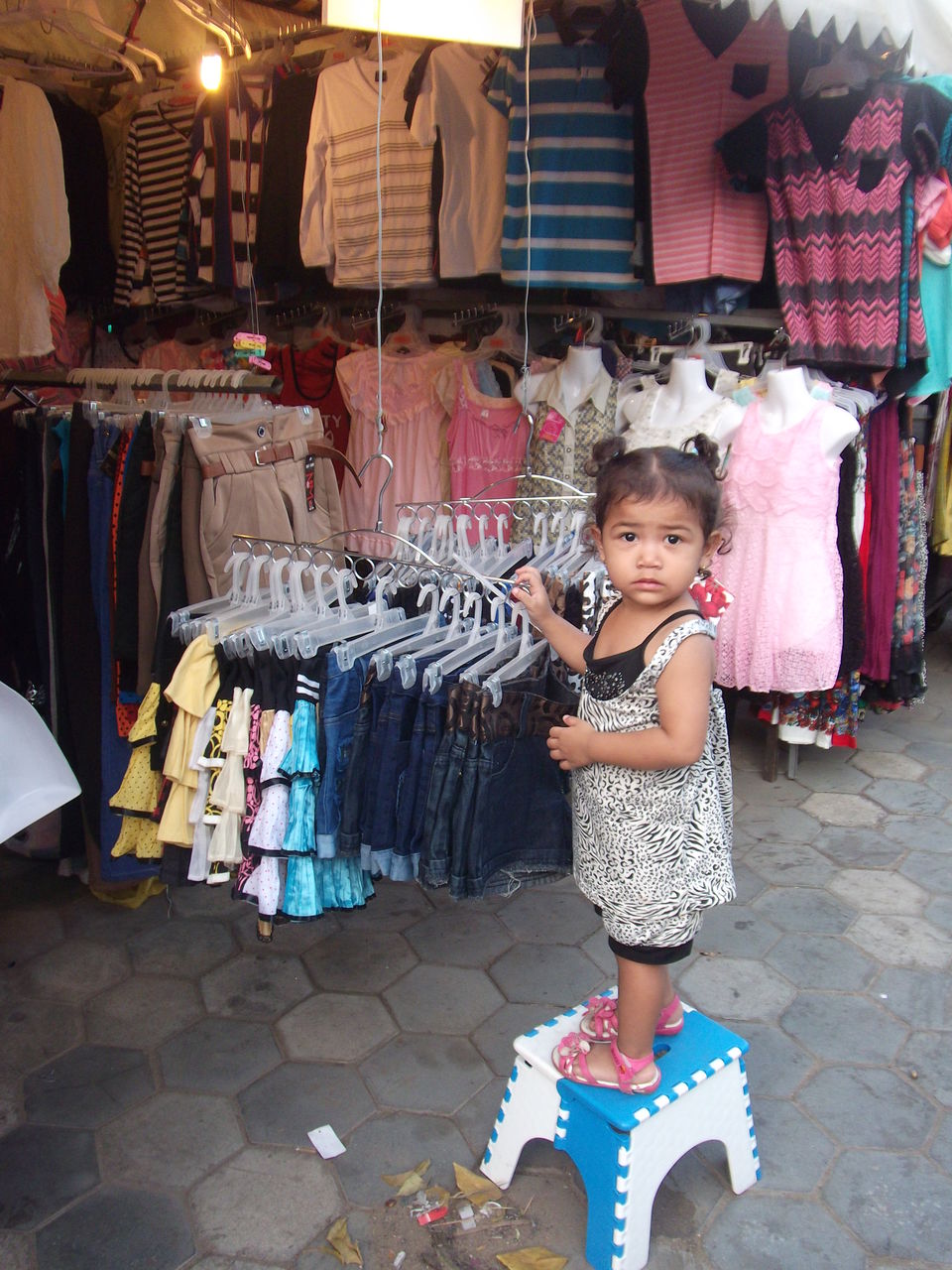 Photo of Night Market, Preah Mohaksat Treiyani Kossamak, Phnom Penh, Cambodia by A.T