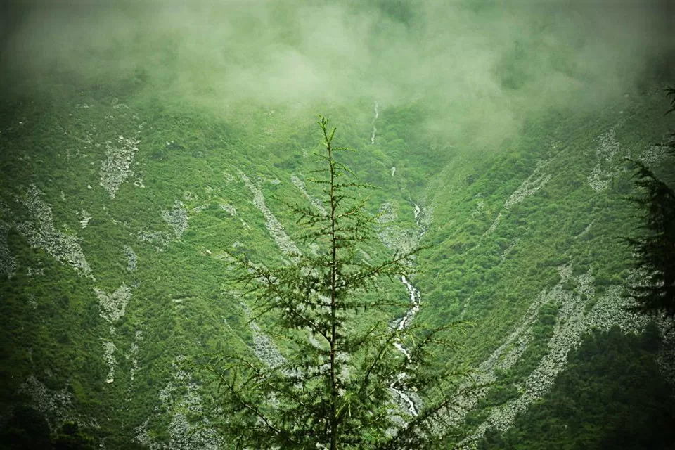 Photo of Bhagsunag Waterfall, Dharamshala, Himachal Pradesh, India by Manoj Kandpal