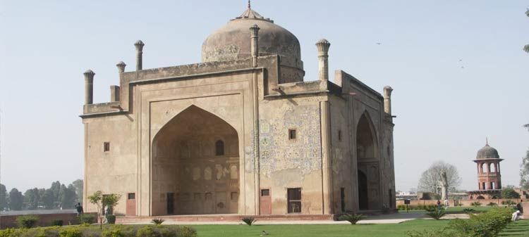 Photo of Chini Ka Rauza, Edmatdolla Rd, Ram Bagh, Agra, Uttar Pradesh, India by Prashali Gupta