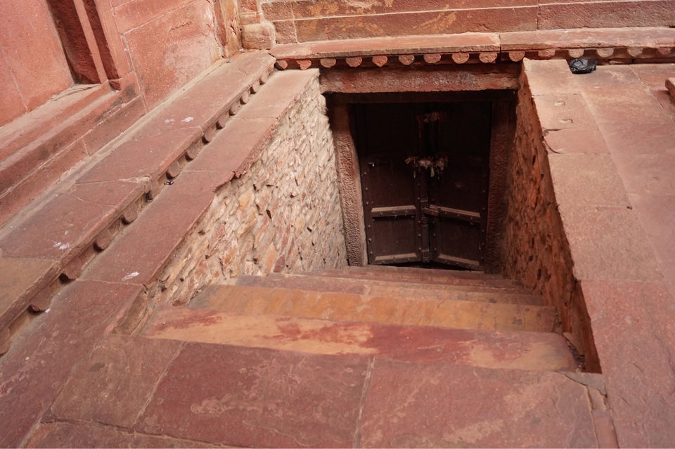 Photo of Fatehpur Look Book by Anuja J
