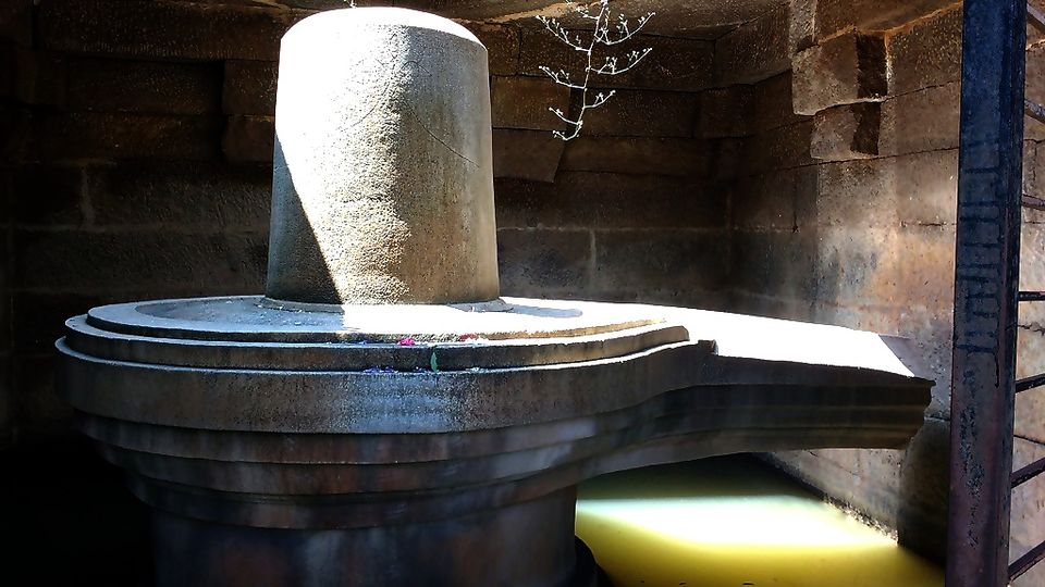Photo of Badavilinga Temple, Hampi, Karnataka, India by Damini