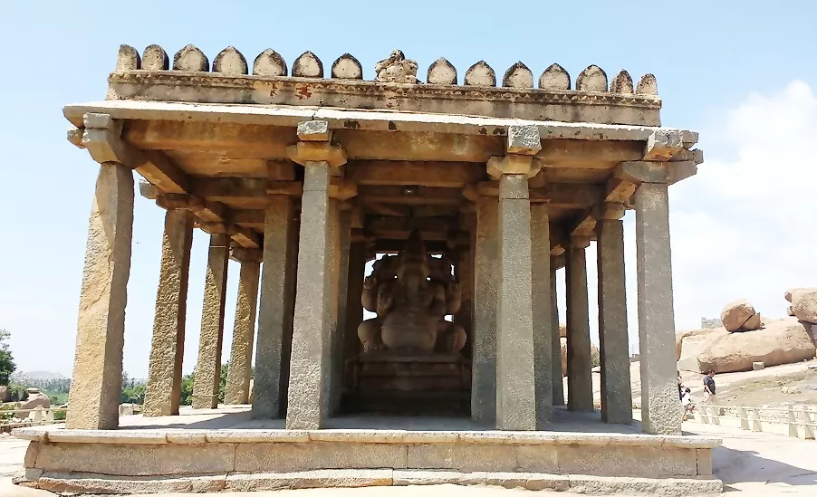 Photo of Sasivekalu Ganesha, Hampi, Karnataka, India by Damini