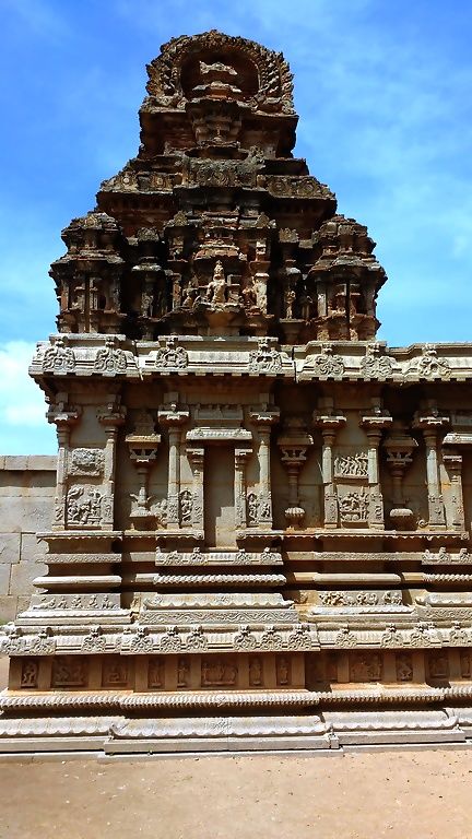 Photo of Hazara Rama Temple, Bellary, Karnataka, India by Damini