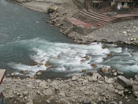 Photo of Auli, the winding road and a twist at every turn.