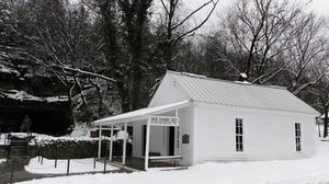 Jack Daniel's Distillery 1/1 by Tripoto