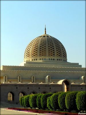 Sultan Qaboos Grand Mosque 1/7 by Tripoto