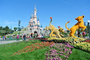 Disneyland Paris 1/8 by Tripoto
