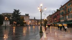 Piazza dell Erbe 1/1 by Tripoto