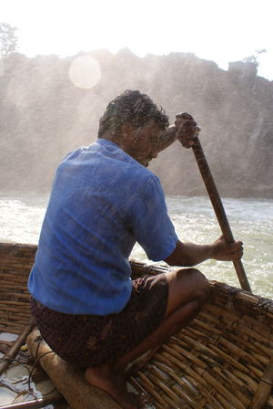 Hogenakkal Falls - the place between two states