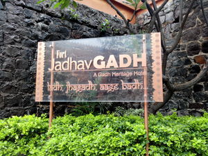Visit to Fort Jadhavgadh - A resort on the fort