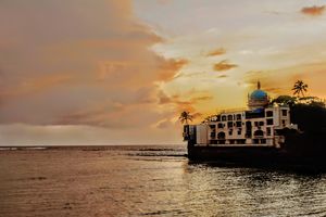 Haji Ali Dargah 8 Interesting Facts You Didn T Know About Haji Ali Dargah Tripoto The haji ali dargah is a mosque and dargah (tomb) located on an islet off the coast of worli in the southern part of mumbai. haji ali dargah 8 interesting facts