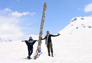 HAPPIEST GETTING LOST IN SNOW IN THIS SUMMER - HIMACHAL DIARIES - MANALI - SHIMLA QUICK GUIDE