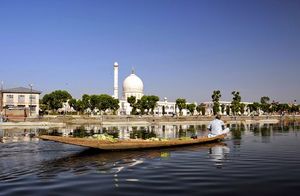 Hazratbal 1/6 by Tripoto