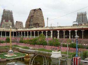 Meenakshi Amman Kovil 1/3 by Tripoto