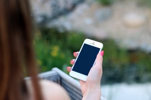 Here’s The Real Reason Why They Ask You To Turn Cell Phones Off When You’re Flying