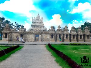 Kailasanatha Temple 1/2 by Tripoto