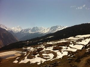 Visions in white. A day trek in Auli