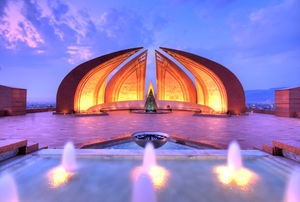 Pakistan – Definitely not just the Land of Burqas and Mujahideens