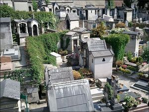 Montmartre Cemetery 1/1 by Tripoto