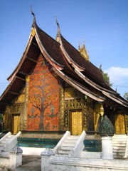 Wat Xieng Thong 1/4 by Tripoto