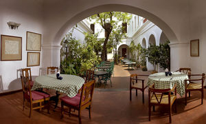 Carte Blanche Restaurant 1/2 by Tripoto