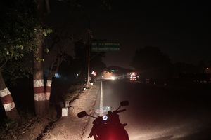 Open your eyes to soothing new year sunrise - Bike trip near Pune (Photo Blog)