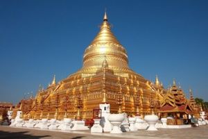 Shwezigon Pagoda Street 1/1 by Tripoto