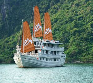 Lan Ha Bay 1/5 by Tripoto