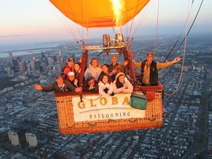 Land-ending of the hot air balloon in Melbourne
