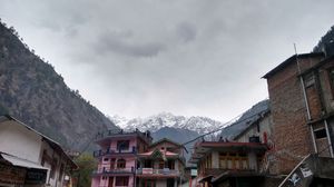 Amidst the snow, there lies a hot spring -Kheerganga !!