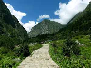Govindghat to Ghangharia : Preamble to Eden