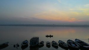 Peace amidst chaos - Banaras