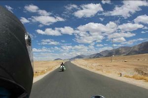 1 Destination, 2 Bulls, 3 Freaky Travelers, 5 States, 13 Days, 3300 Kilometres: How we got Leh'd