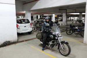 2 > 4, traveling alone through Western India: Day 1, starting off