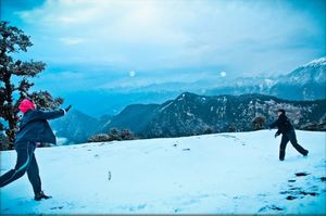 Which is a better trek in winter? Deoriatal or Kedarkantha?