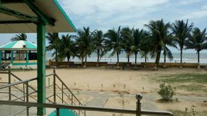 A walk on the beach (Suryalanka):