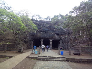 Lost History of Indian island of caves - Gharapuri