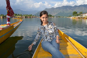 Kashmir Guide : Part 5 Dal lake - An Isolated Stretch From The Main Town