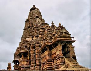 Kandariya Mahadev Temple Khajuraho 1/2 by Tripoto