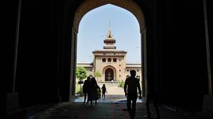 Jamia Masjid 1/2 by Tripoto