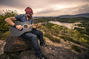 Broke On The Road? Here's How You Can Make Money While Traveling