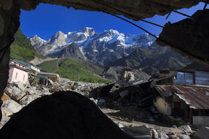 Kedarnath shrine tries to shine